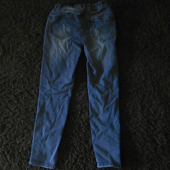Light, ripped jeans size 7 in girls - Picture 2 of 2